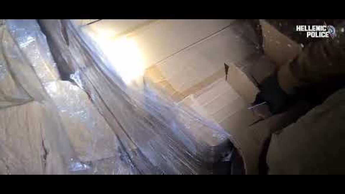 Δυτική Ελλάδα: Είχε γεμίσει ένα φορτηγό με χασίς! 15112025 Εντοπίστηκαν περισσότερα από -353- κιλά κάνναβης σε επικαθήμενο στον Λιμένα Ηγουμενίτσας