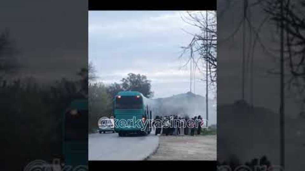 Καπνοί σε σχολικό λεωφορείο με μαθητές στην Κέρκυρα