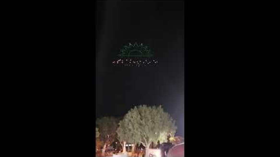 Ηράκλειο: Εντυπωσιακό drone show μετά την ομιλία Ανδρουλάκη – Ο ήλιος του ΠΑΣΟΚ «φώτισε» τον ουρανό