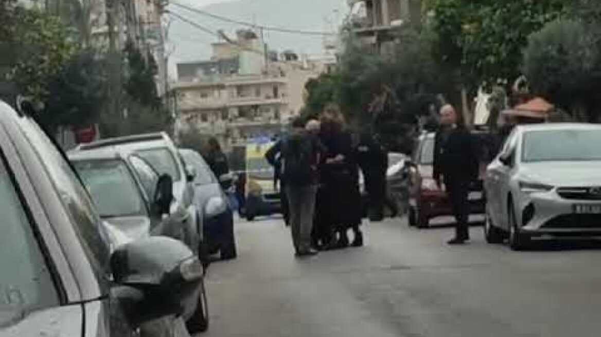 Οι συγγενείς του 40χρονου στη Νίκαια