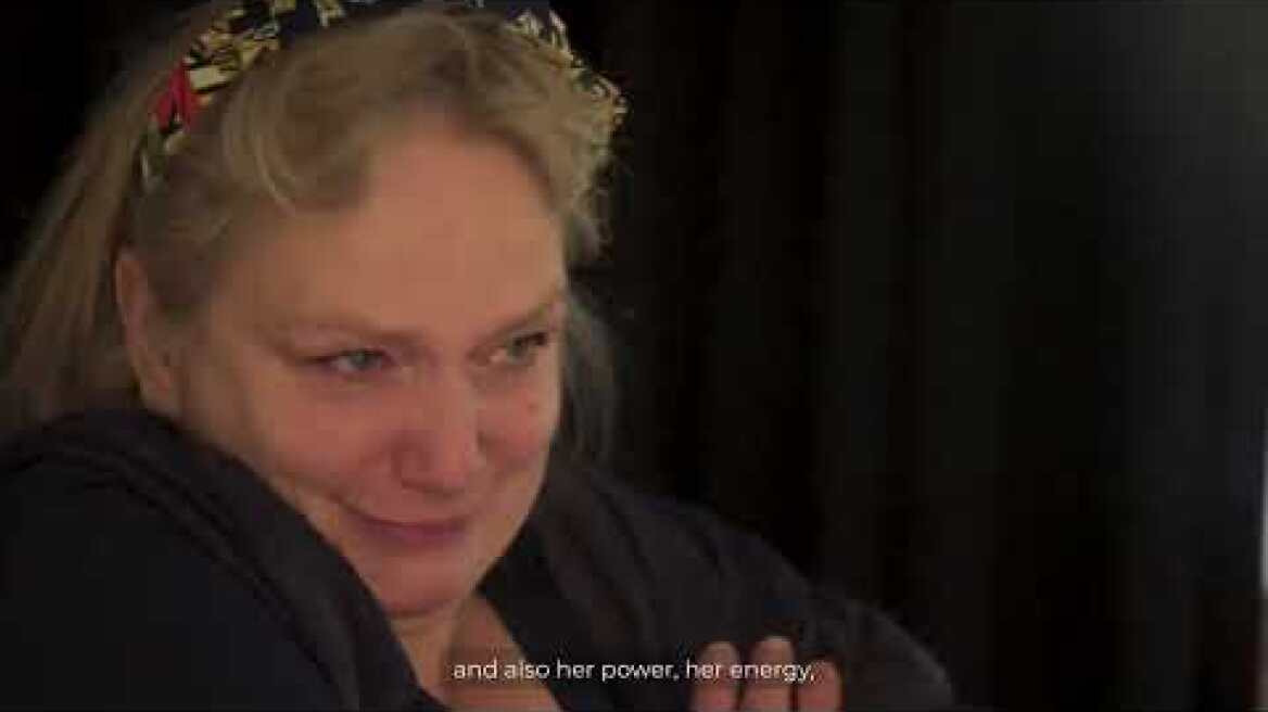 Bρετανός φωτογράφος μόδας ξεκίνησε εκστρατεία για τον τερματισμό της βίας με βιτριόλι