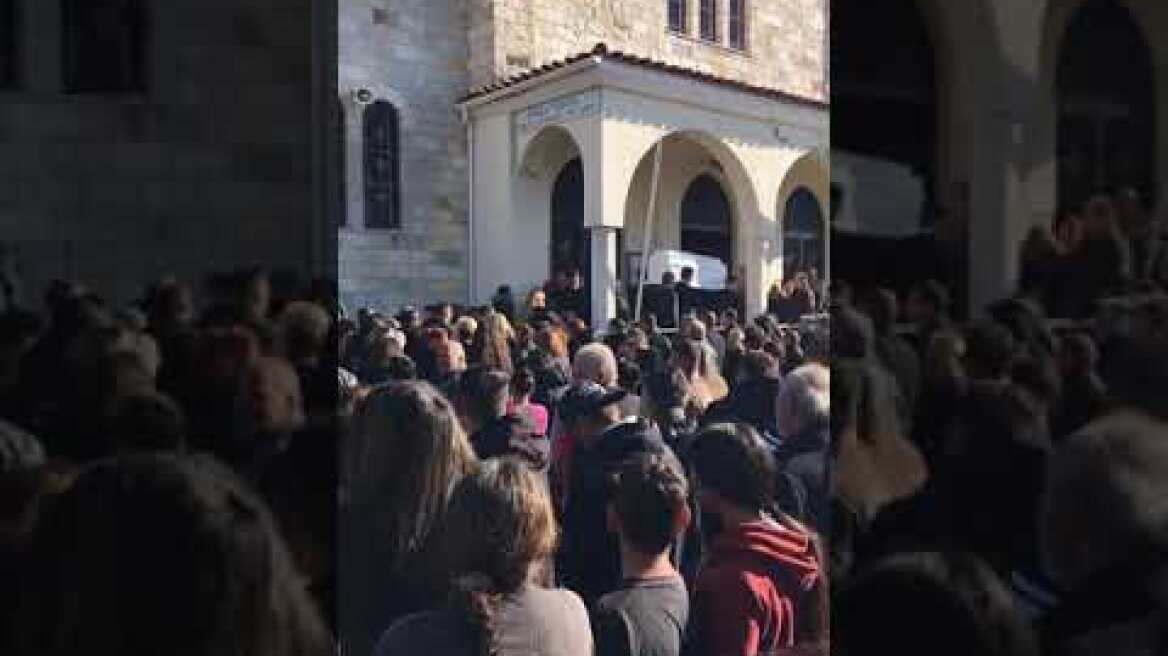 Μεσολόγγι: Σε κλίμα οδύνης η κηδεία του Μπάμπη (1)