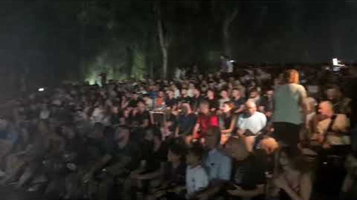 Γιγαντοοθόνες σε Δήμους για το παιχνίδι Ελλάδα - Τουρκία (3)
