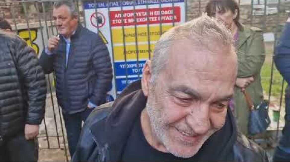 Δεν ήθελε να μιλήσει ο  συντετριμμένος αδελφός του Βασίλη Καρρά