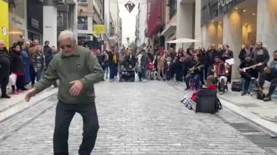 Κόσμος στην Ερμού (1)