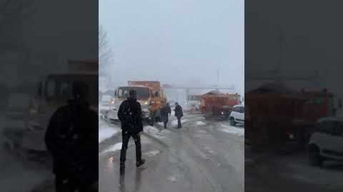 Ο Μπακογιάννης στο χιονισμένο Δομοκό