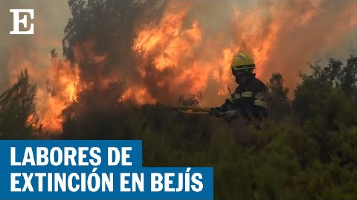 Unos bomberos huyen de las llamas en Bejís (Castellón) ante el peligro del incendio | EL PAÍS