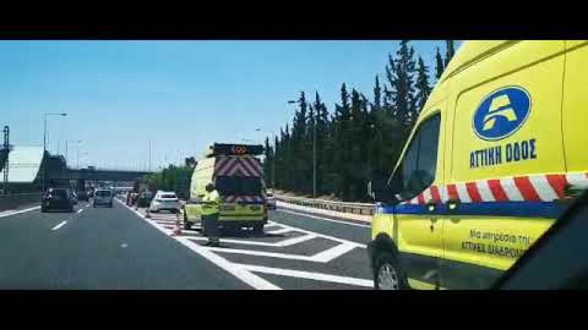 Αττική οδός φλεγόμενο όχημα δυσκολία στην κυκλοφορία οχημάτων 10/7/2021