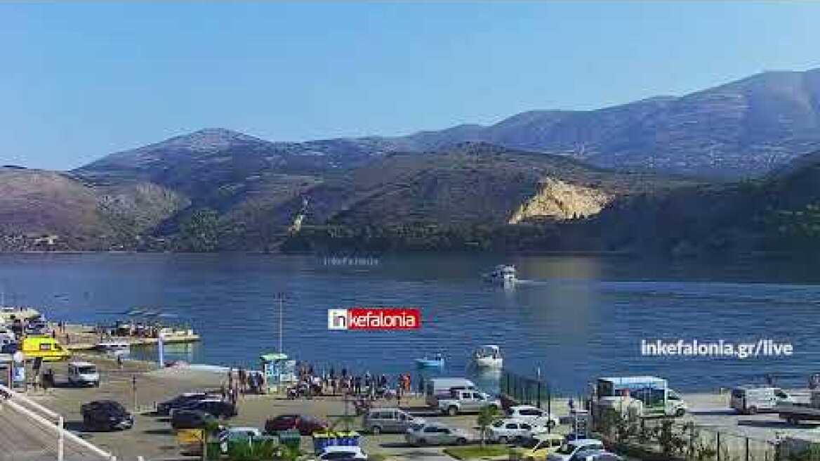 INKEFALONIA.GR : Η στιγμή της πτώσης στη θάλασσα του ΙΧ στο Αργοστόλι