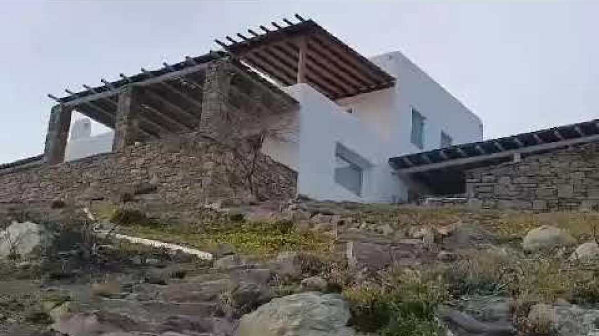 Μύκονος: Εκκλησάκι ήταν θαμμένο μέσα σε ένα βουνό από χώμα (2)