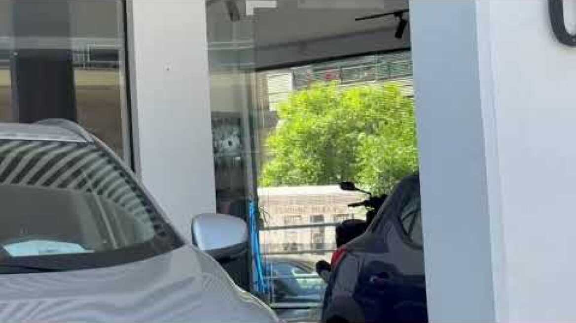 Αγνωστοι χθες τα ξημερώματα προσέγγισαν επιχείρηση  πυροβόλησαν προς το κτίριο προκαλώντας φθορές(2)