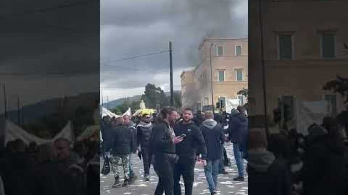 Μικροεπεισόδια στην πλατεία Συντάγματος (1)