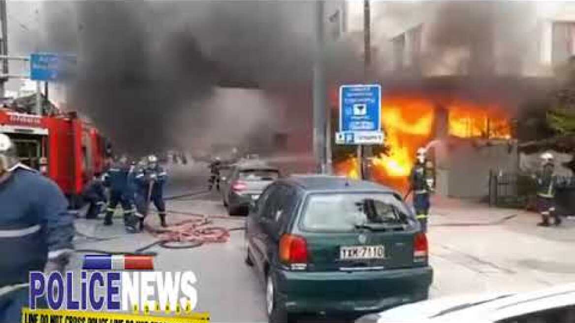 Φωτιά σε κατάστημα στρωμάτων στον Πειραιά