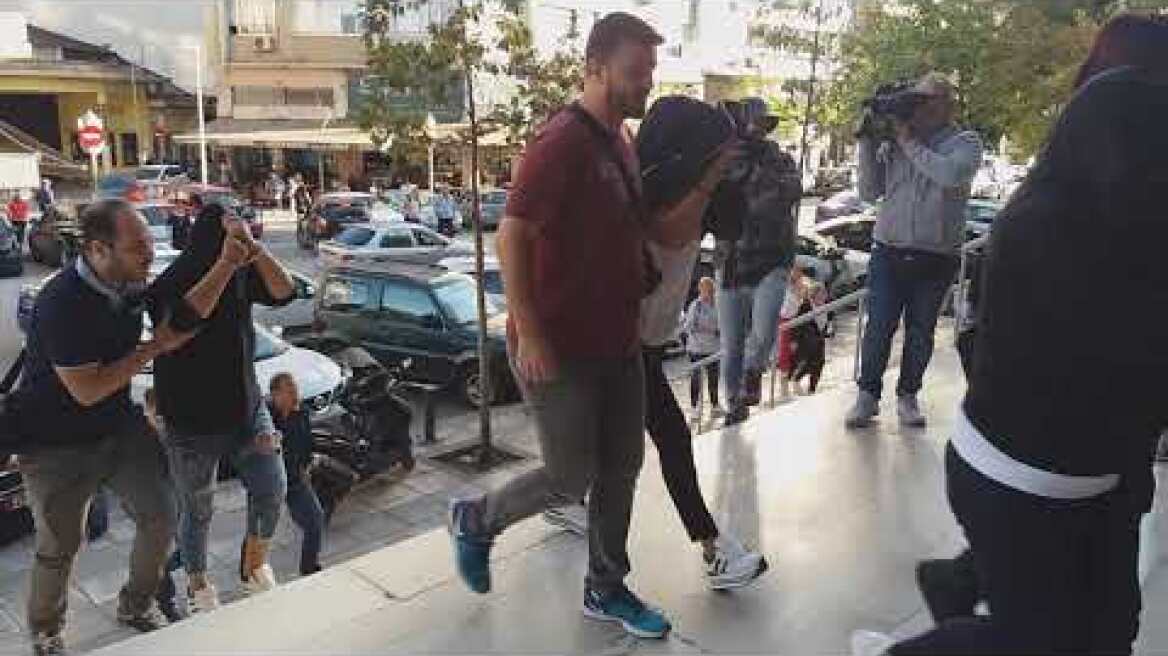 Στον ανακριτή 6 συλληφθέντες για τη βιομηχανία γεννήσεων στη Θεσσαλονίκη - Voria.gr