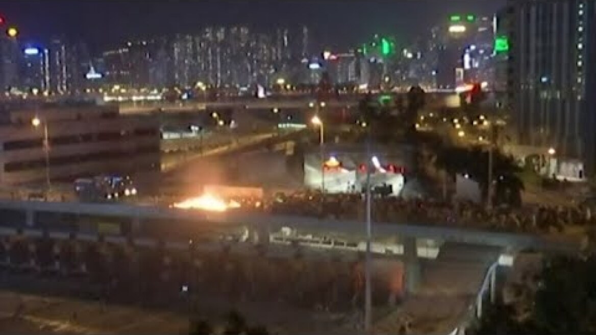 Hong Kong protesters set fire to bridges at university