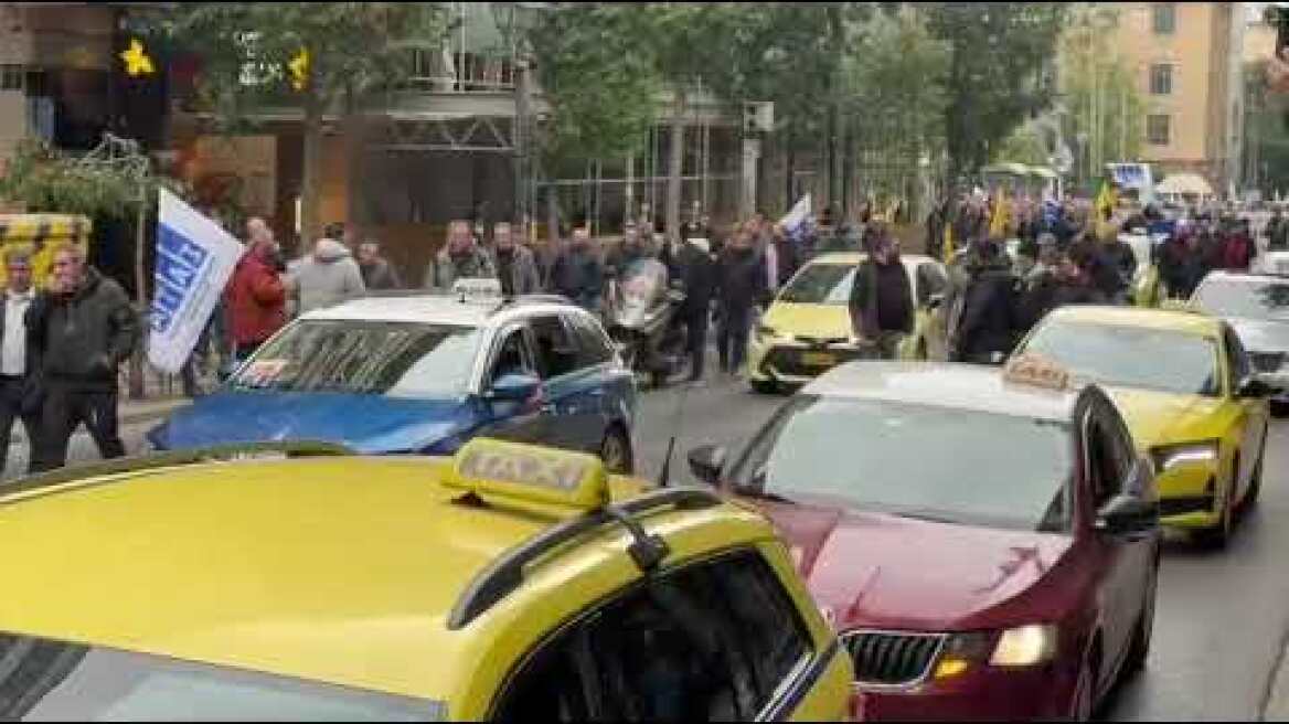 Απεργία οδηγών ταξί σε όλη τη χώρα, πορεία προς το κέντρο της Αθήνας (1)