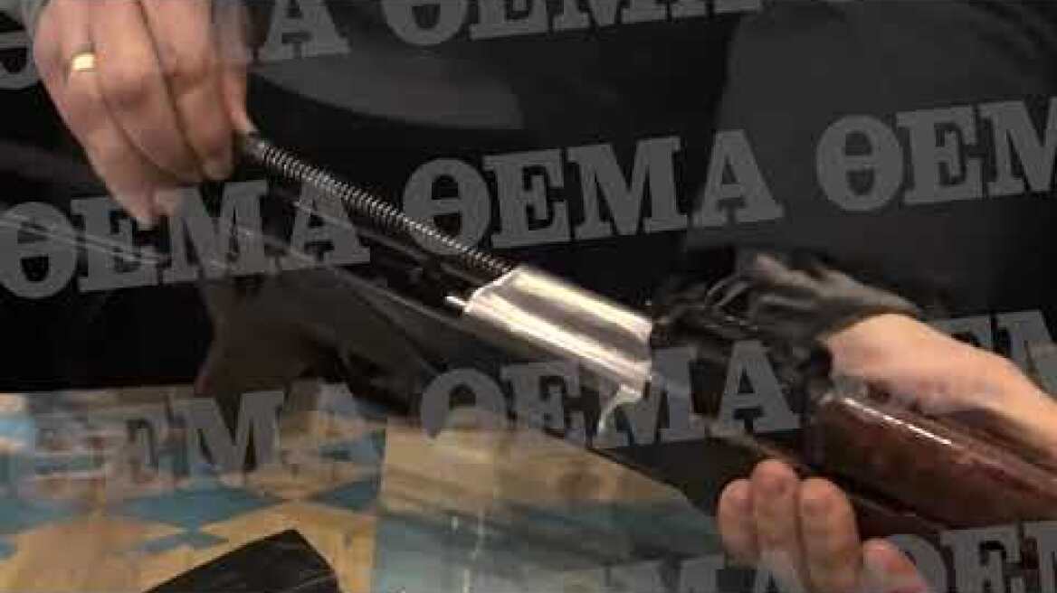 Οι Ουκρανοί μαθαίνουν πως να χειρίζονται καλάσνικοφ