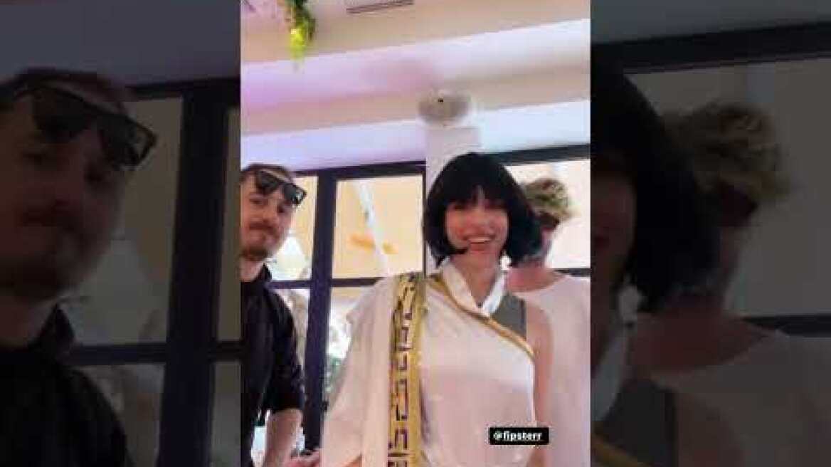 Η Γαρυφαλλιά Καληφώνη ποζάρει με μαύρο καρέ στο Instagram