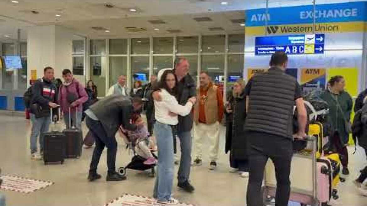 Προσγειώθηκε η πτήση της Aegean που μετέφερε 122 Έλληνες από το Ομάν και του Άμπου Ντάμπι (3)