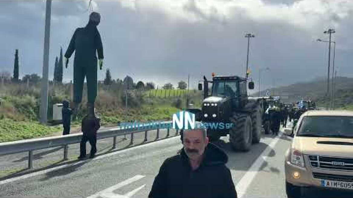 Οι αγρότες έκλεισαν τον κόμβο Κουβαρά 