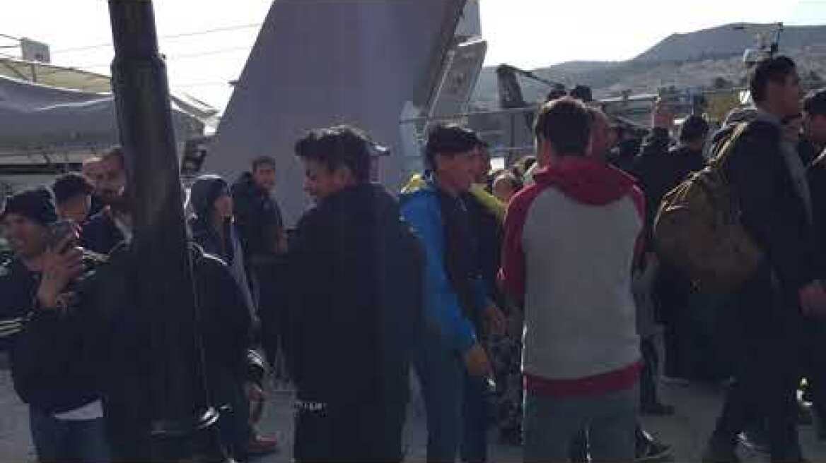 Λέσβος: Δεκάδες πρόσφυγες προσπαθούν να φύγουν από τη Μόρια