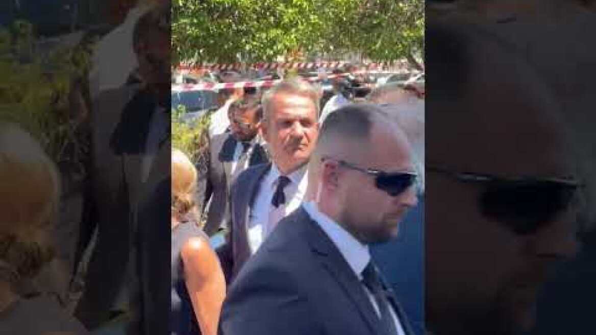 Κηδεία Λένας Σαμαρά: Κυριάκος και Μαρέβα Μητσοτάκη (1)