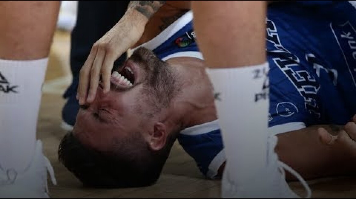 Ο τραυματισμός του Γιάννη Αθηναίου στο γόνατο, στο παιχνίδι με τη Σερβία! {18.08.2019}