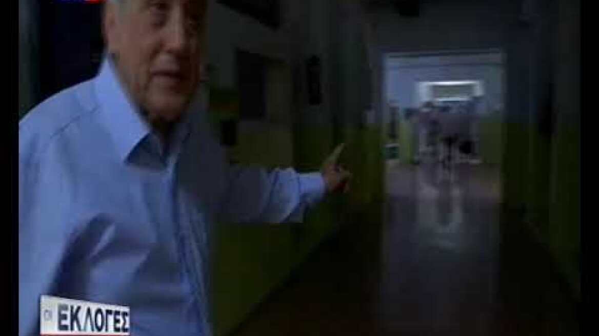 Ο Αντώνης Ρουπακιώτης ψηφίζει