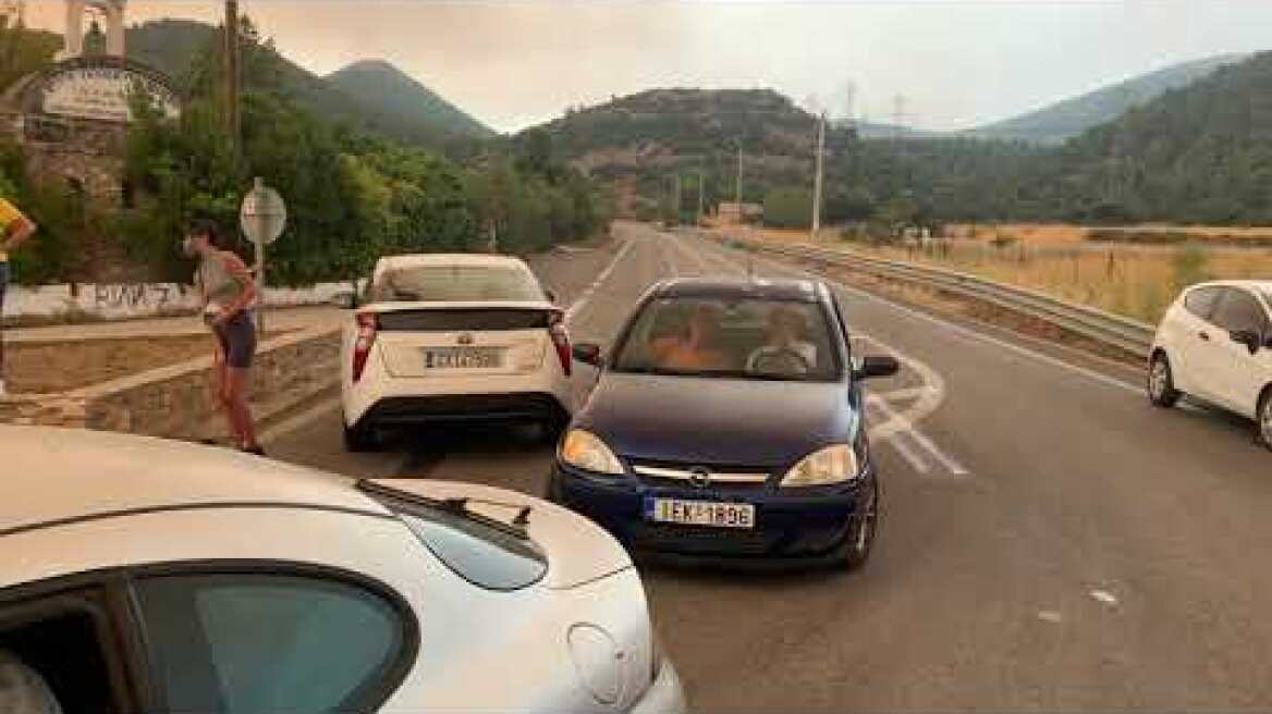 Κοντά στα Βίλια η φωτιά