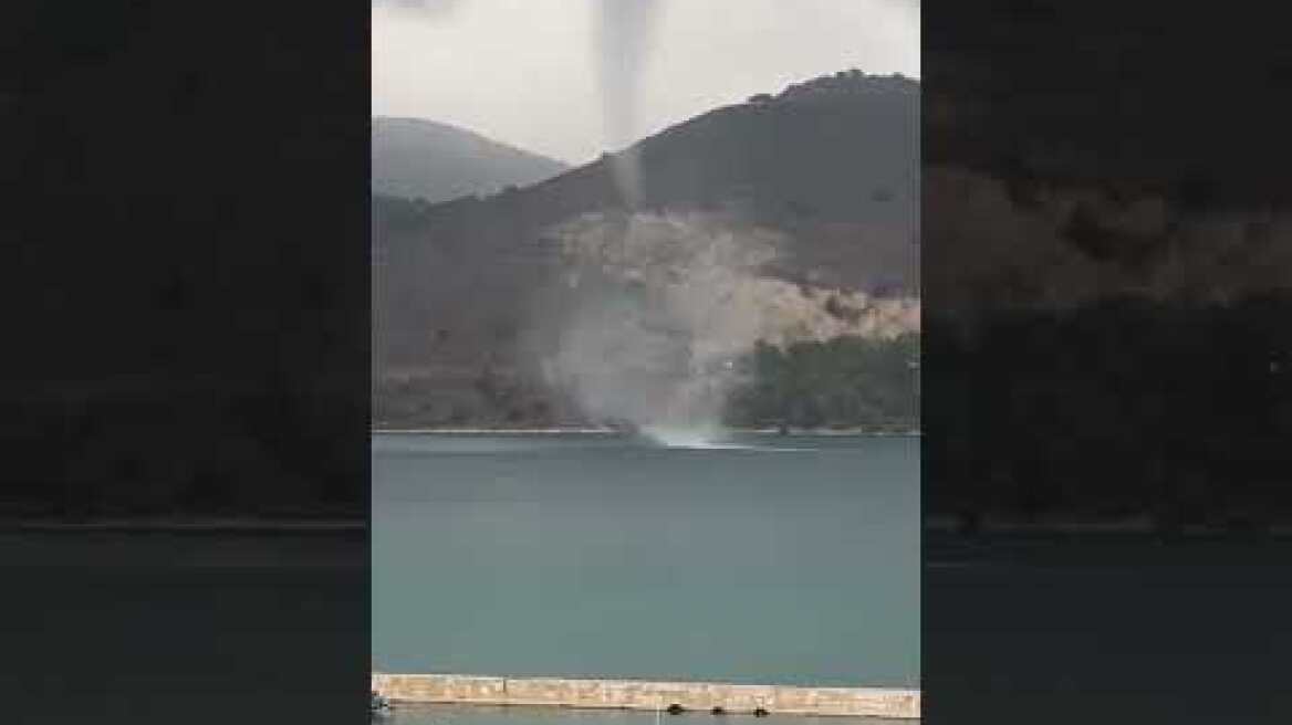 Υδροστρόβιλος στο λιμάνι του Αργοστολίου