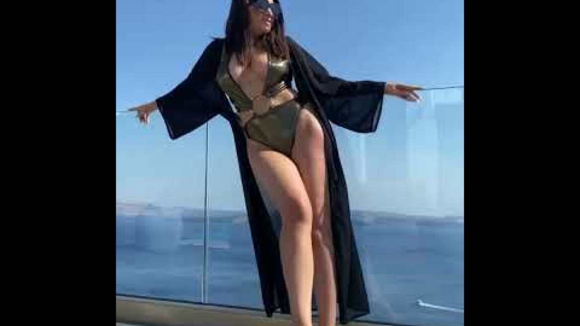 Η Ιωάννα Παλιοσπύρου υποδέχτηκε τον Σεπτέμβριο με βαθύ ντεκολτέ