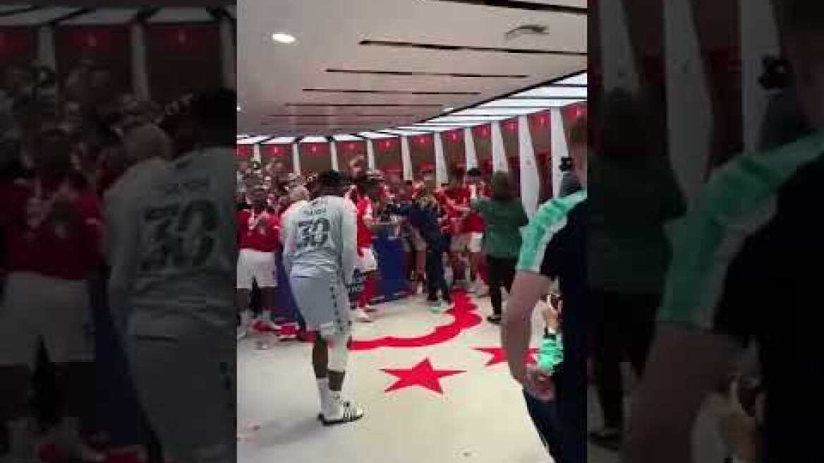 Νότιγχαμ Φόρεστ: Πανηγυρισμοί στα αποδυτήρια