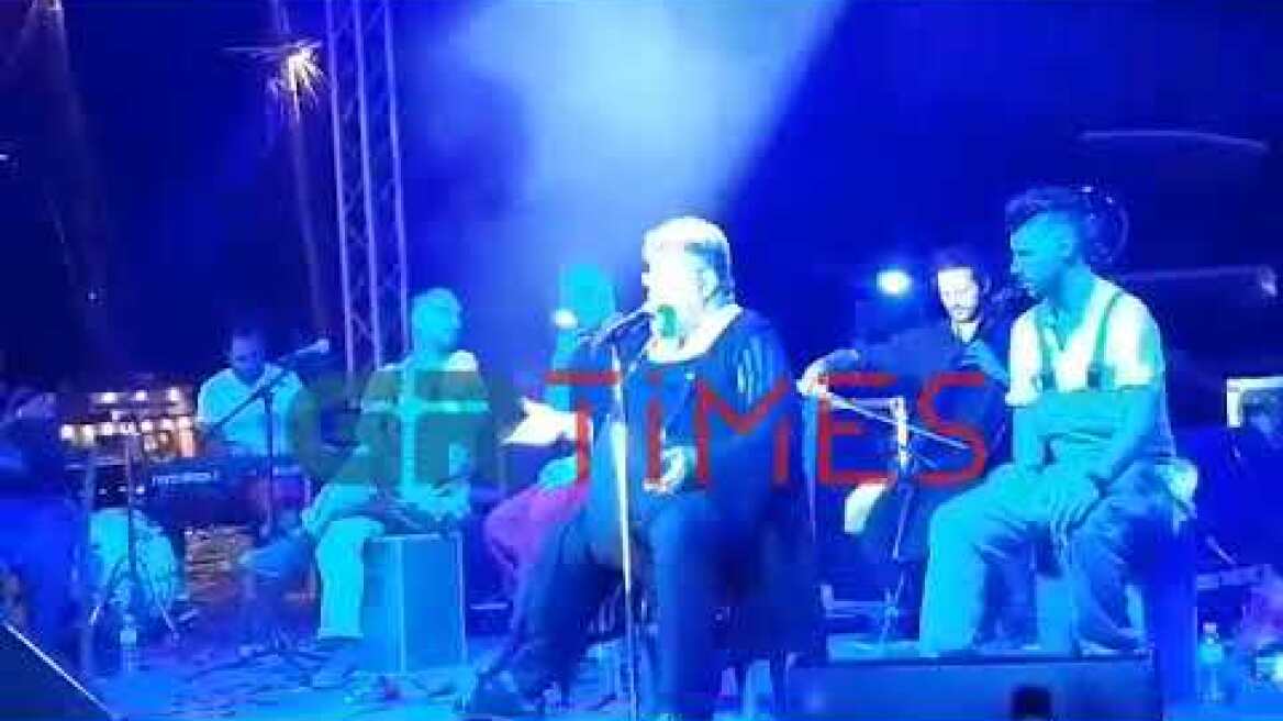 "Κατσάδιασε" μητέρα ο Κραουνάκης σε συναυλία του