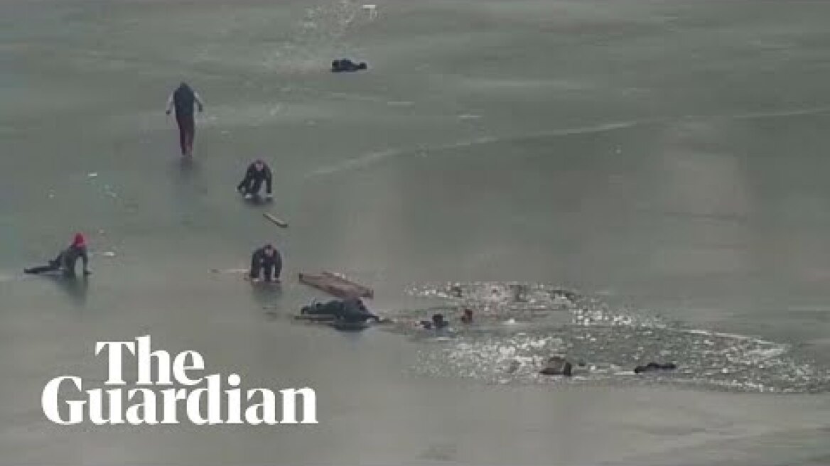 Ukraine: dramatic footage shows police save four men who fell into icy water