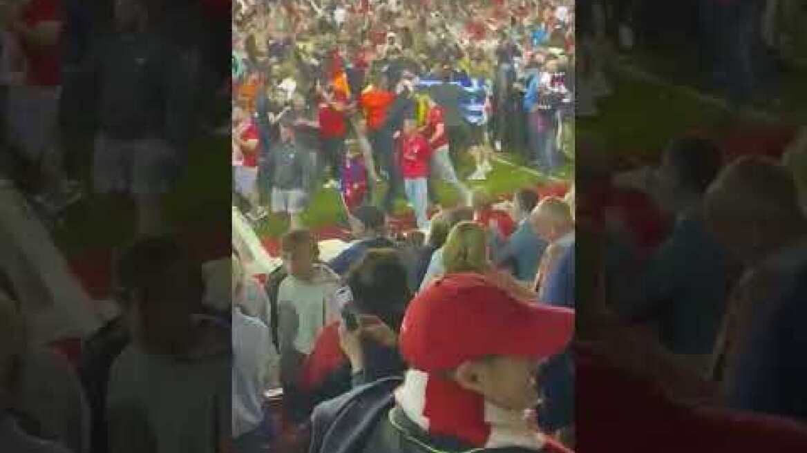 Οι πανηγυρισμοί των φίλων της Νότιγχαμ