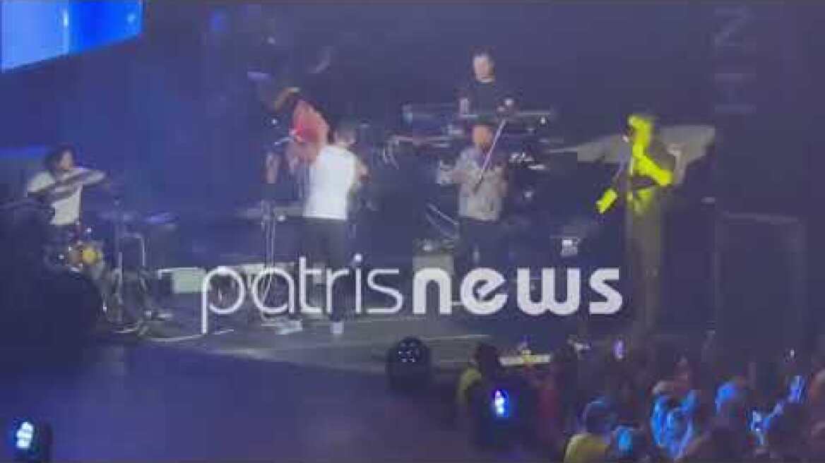 Κωνσταντίνος Άργυρος - Αρχαία Ολυμπια: Θαυμάστρια πέταξε στη σκηνή το… σουτιέν της