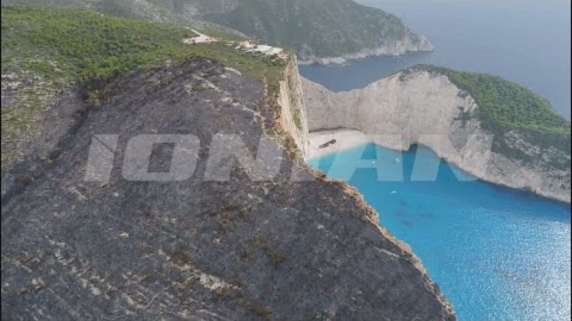 Ζάκυνθος | Συγκλονιστικές εναέριες εικόνες από τα καμένα πάνω από το Ναυάγιο