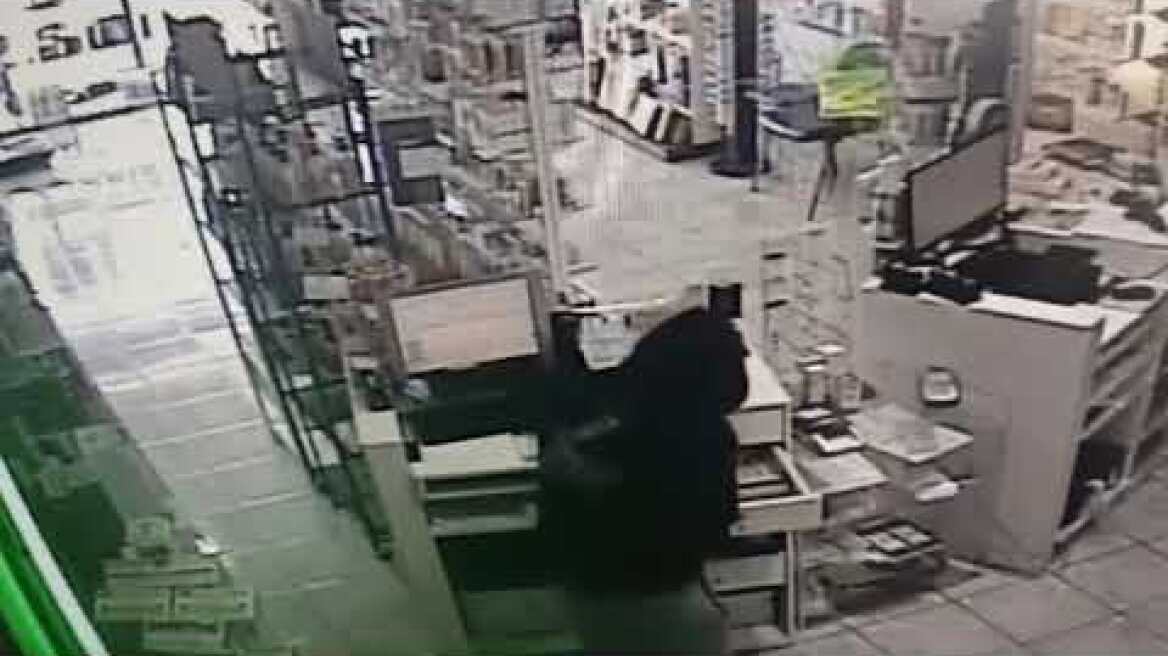 Αλλοδαπός λήστεψε φαρμακείο στο Μοσχάτο (2)