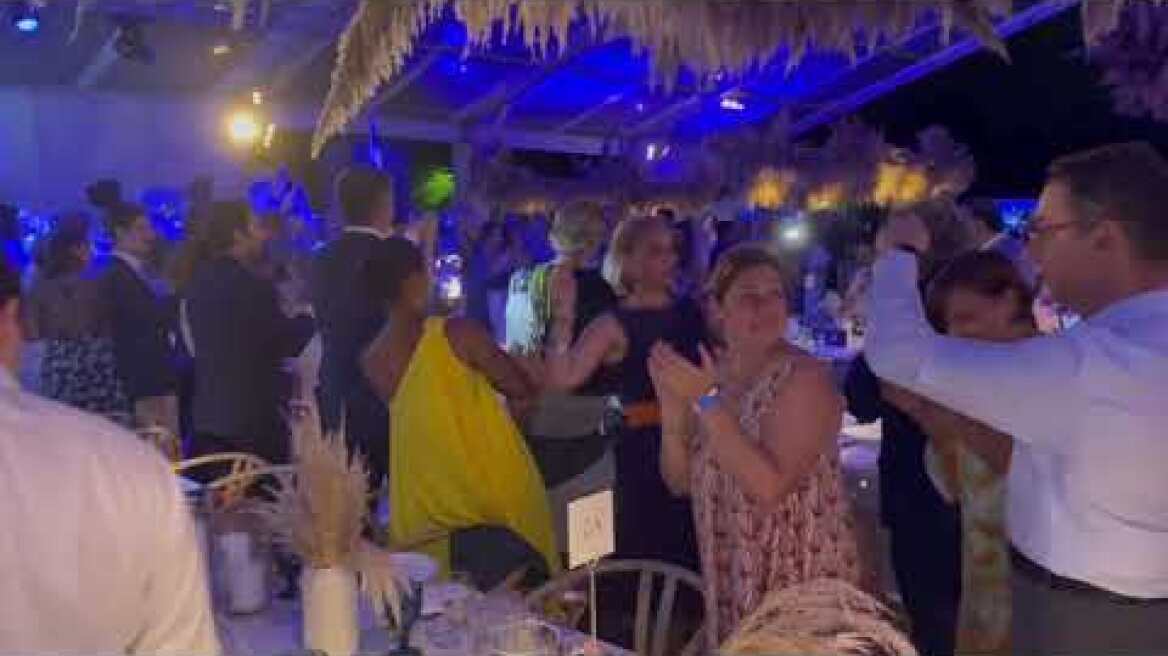 Ο Μπουρλά διασκέδασε στον Ρέμο σε φιλανθρωπικο γκαλά στα Χάμπτονς