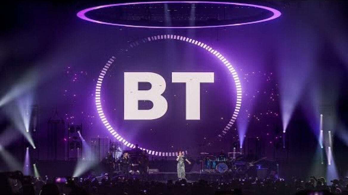 Μοναδική παράσταση με drone σε αίθουσα στο Γουέμπλεϊ