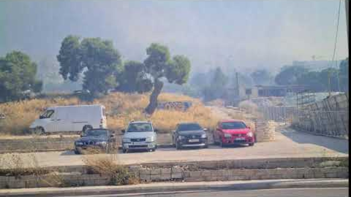 Τώρα- Φωτιά στη Βάρη