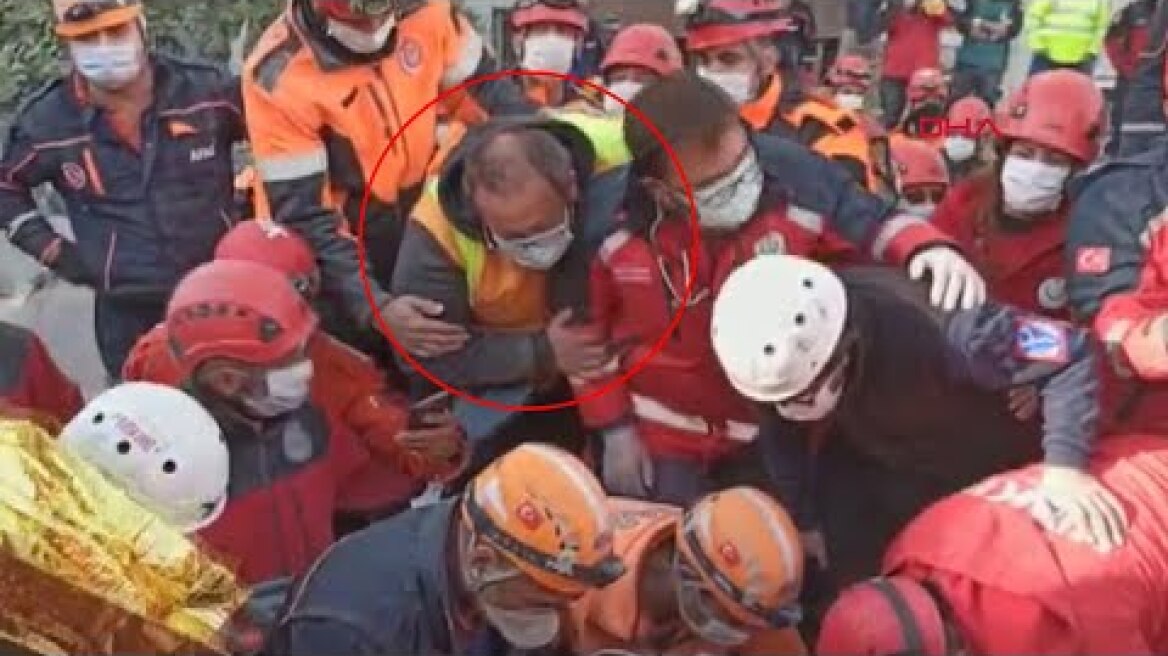 Ayda'nın babası kızının enkazdan çıkışını böyle beklemiş!