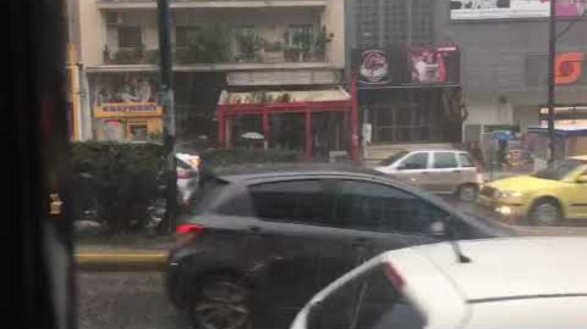 Χαλάζι στη λεωφόρο Αλεξάνδρας