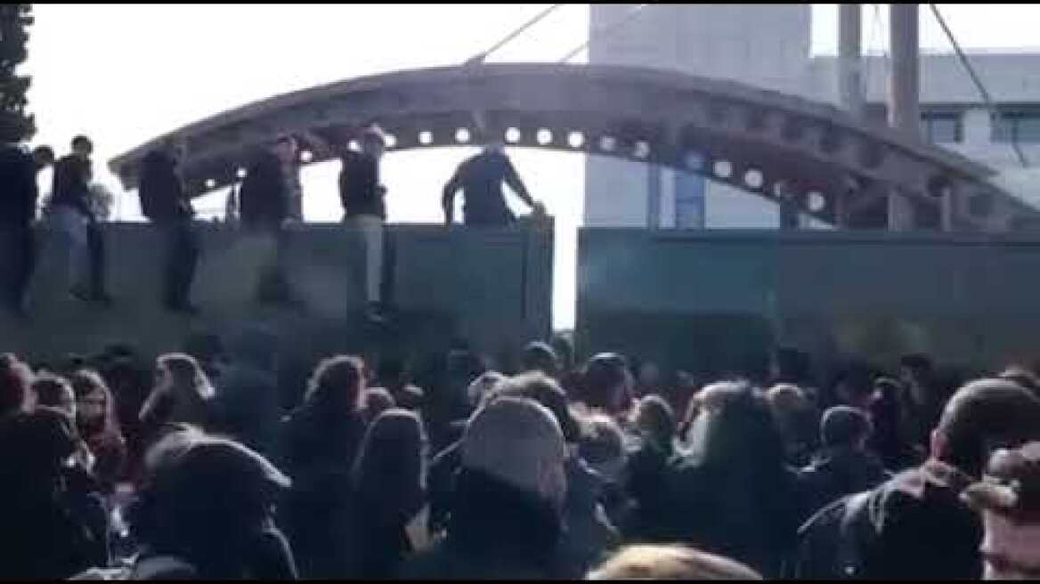 Φοιτητές στο Υπουργείο Παιδείας