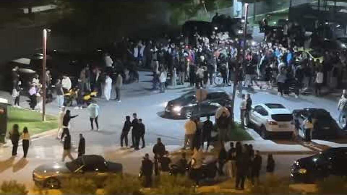 Χάος τα βράδια στη λεωφόρο Καραμανλή- Κόντρες και εκατοντάδες συγκεντρωμένοι