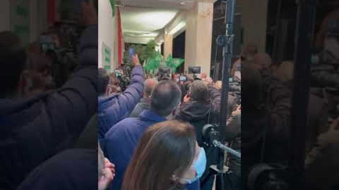 Συνθήματα μετά τη νίκη Ανδρουλάκη