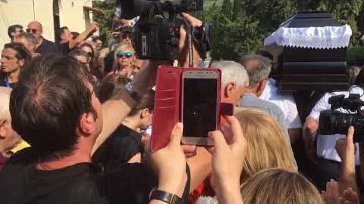 Το τελευταίο χειροκρότημα στον Λαυρέντη Μαχαιρίτσα