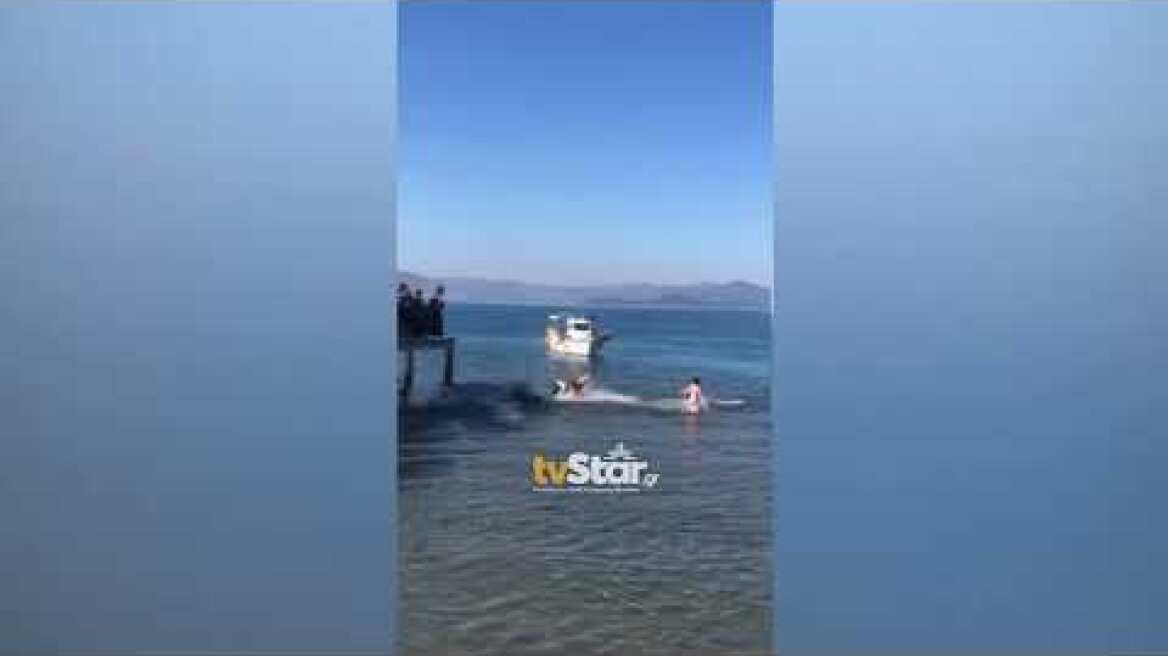 Τραυματίστηκε νεαρός που έπεσε να πιάσει τον Σταυρό στον Θεολόγο Μαλεσίνας.