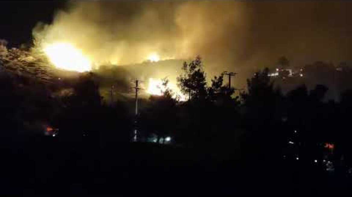 Νέες εικόνες από τη φωτιά στην Πεντέλη (3)