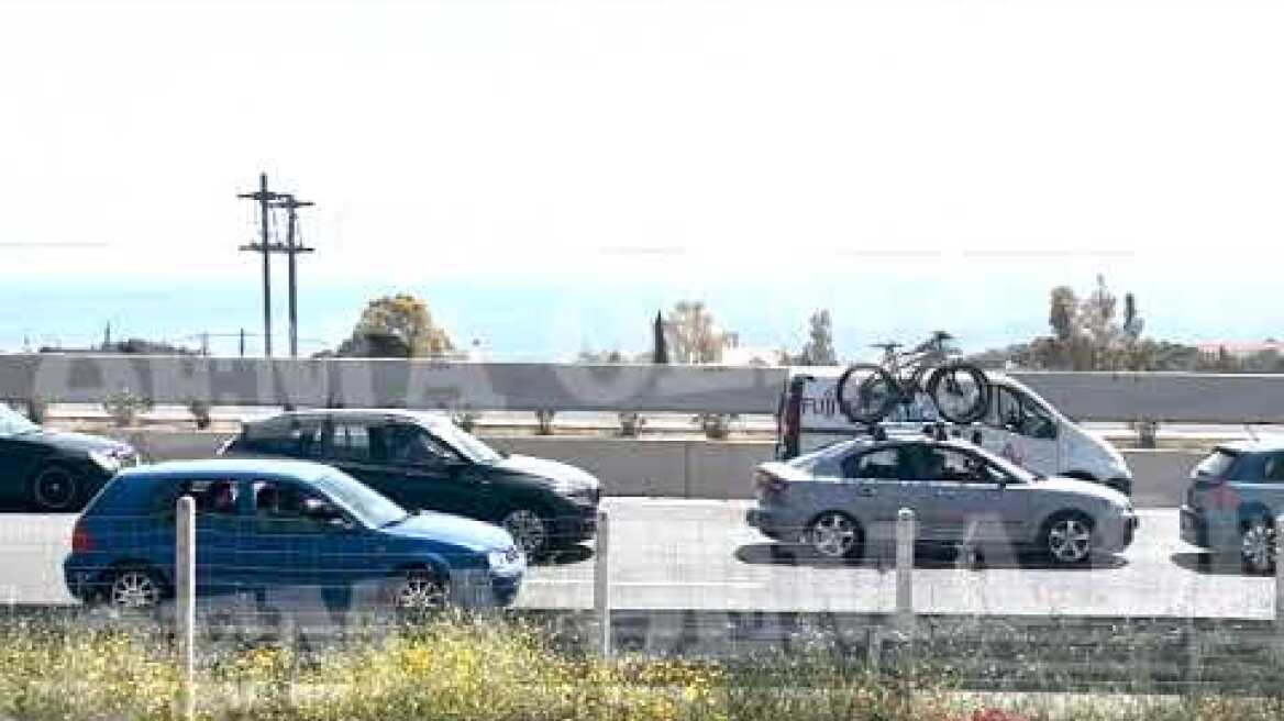 Μεγάλες ουρές στην Αθηνών - Κορίνθου